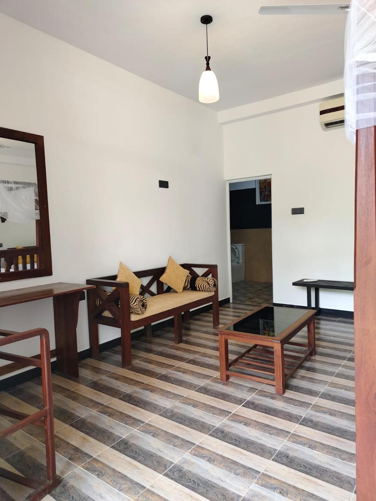 Queen'S Place Unawatuna Exterior photo
