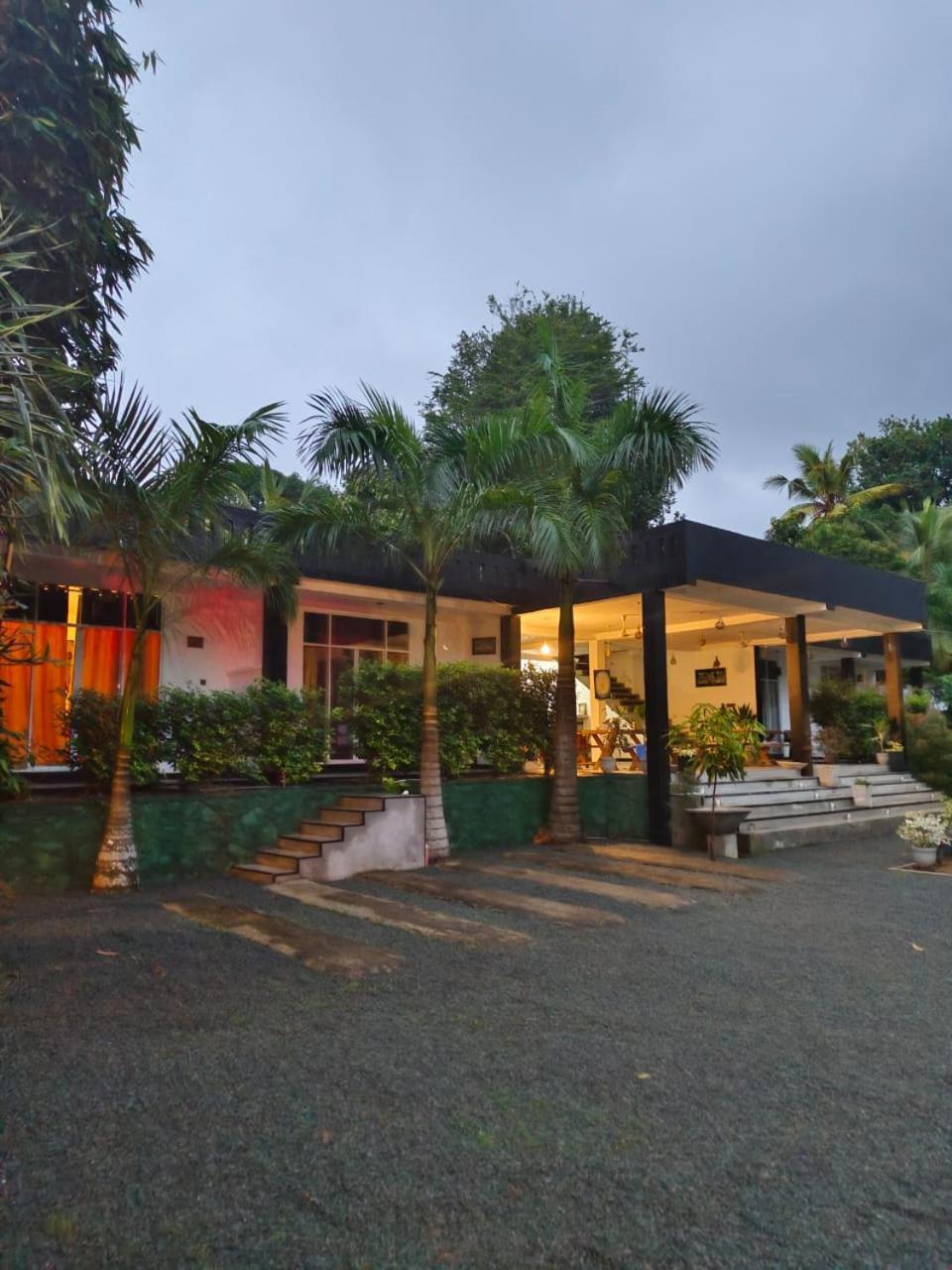 Queen'S Place Unawatuna Exterior photo